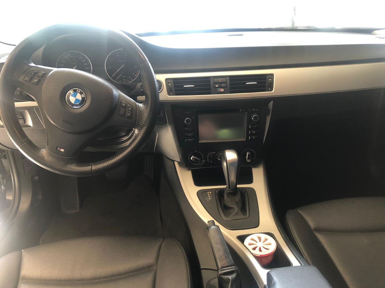 BMW 318iA Preto