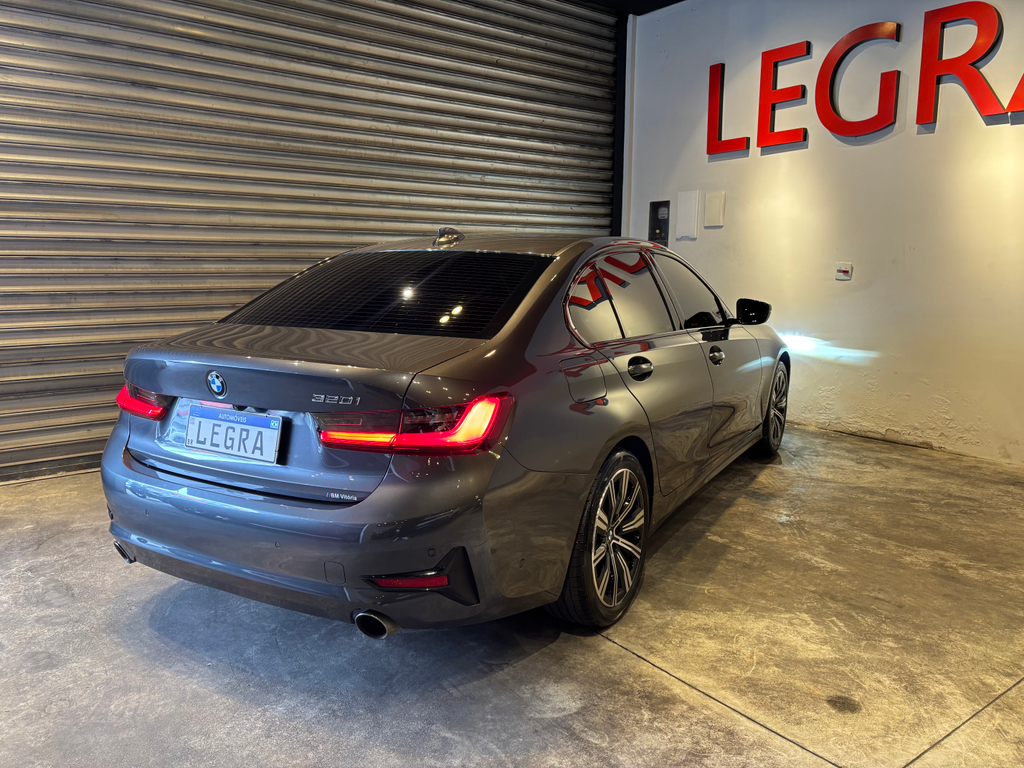 BMW 320i Cinza