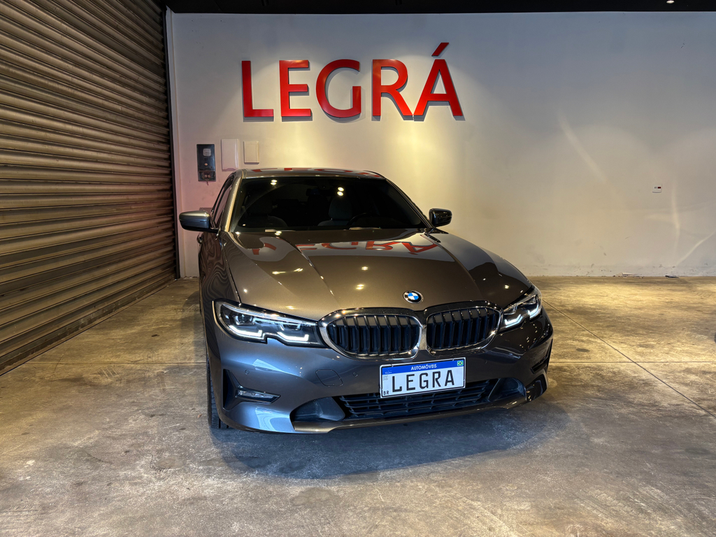 BMW 320i Cinza