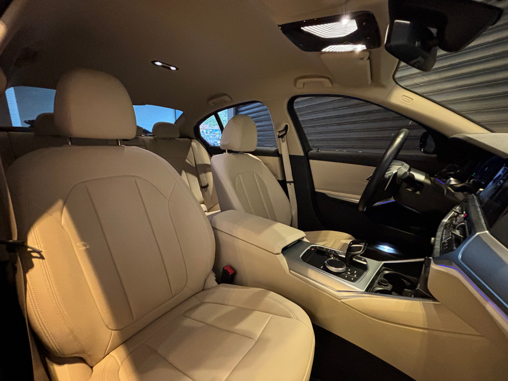 BMW 320i Cinza