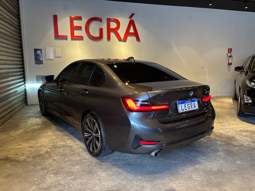 BMW 320i Cinza