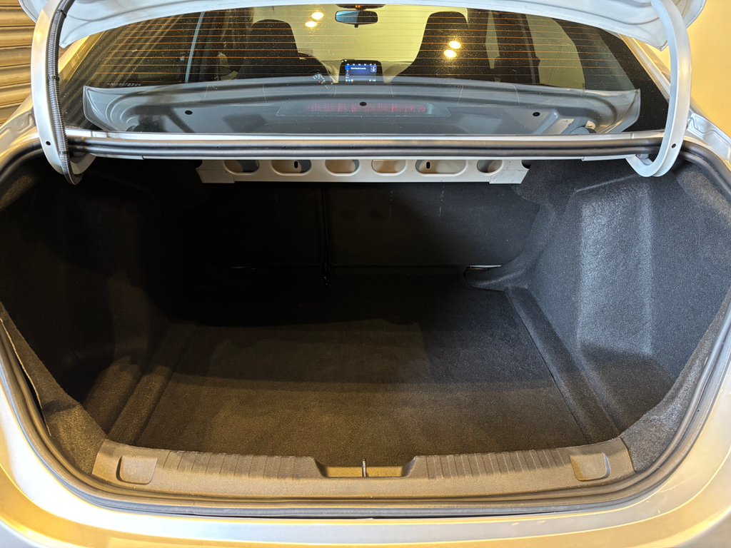 Chevrolet Onix Sedan Prata