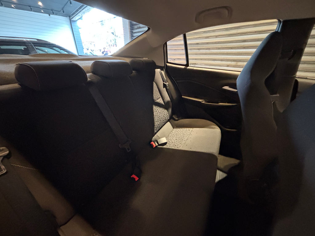 Chevrolet Onix Sedan Prata