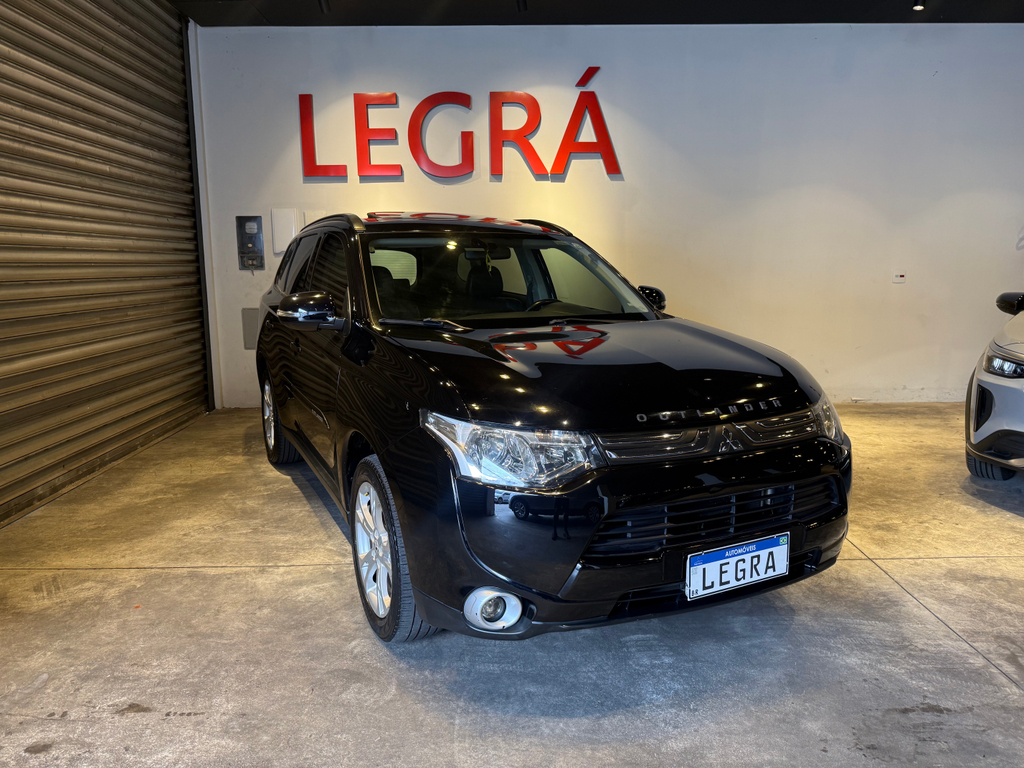 Mitsubishi Outlander Preto