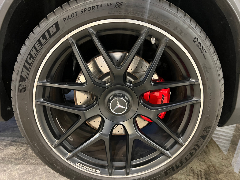 Mercedes Benz GLC-63 Cinza