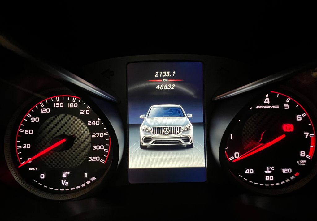 Mercedes Benz GLC-63 Cinza
