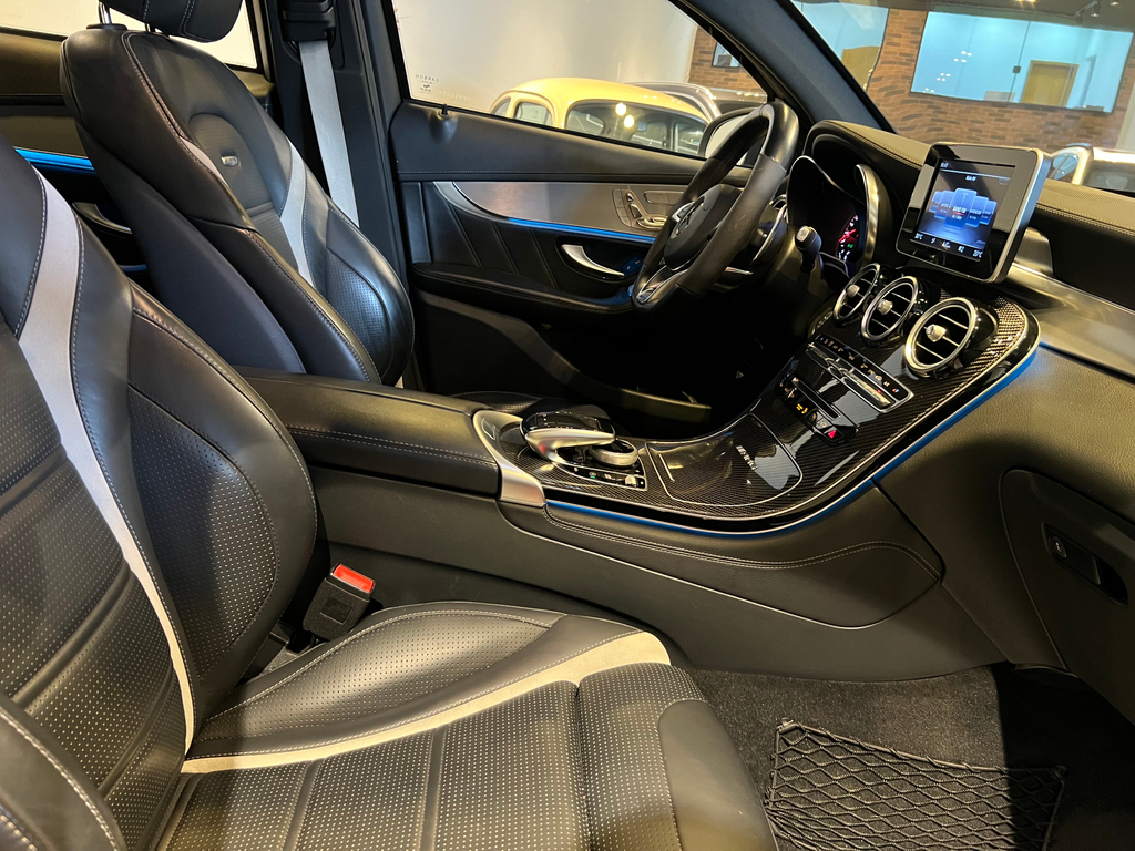 Mercedes Benz GLC-63 Cinza