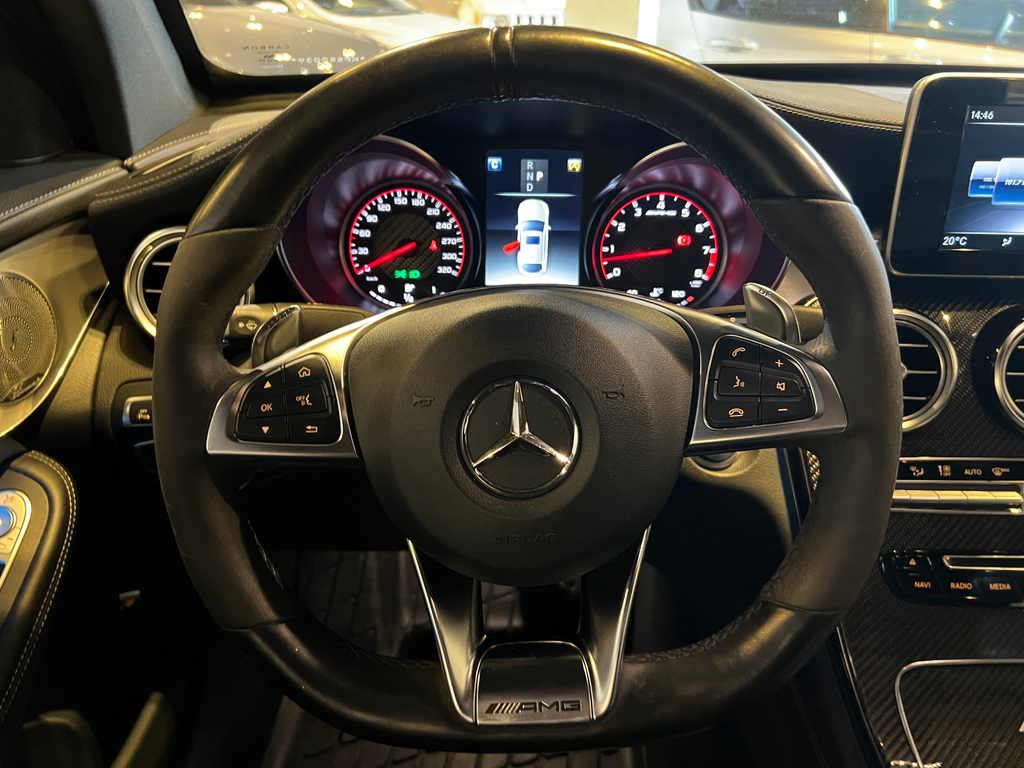 Mercedes Benz GLC-63 Cinza