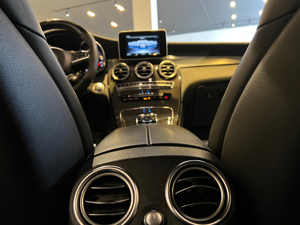 Mercedes Benz GLC-63 Cinza