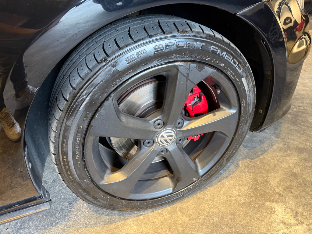 Volkswagen Golf Preto