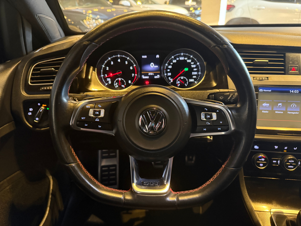 Volkswagen Golf Preto