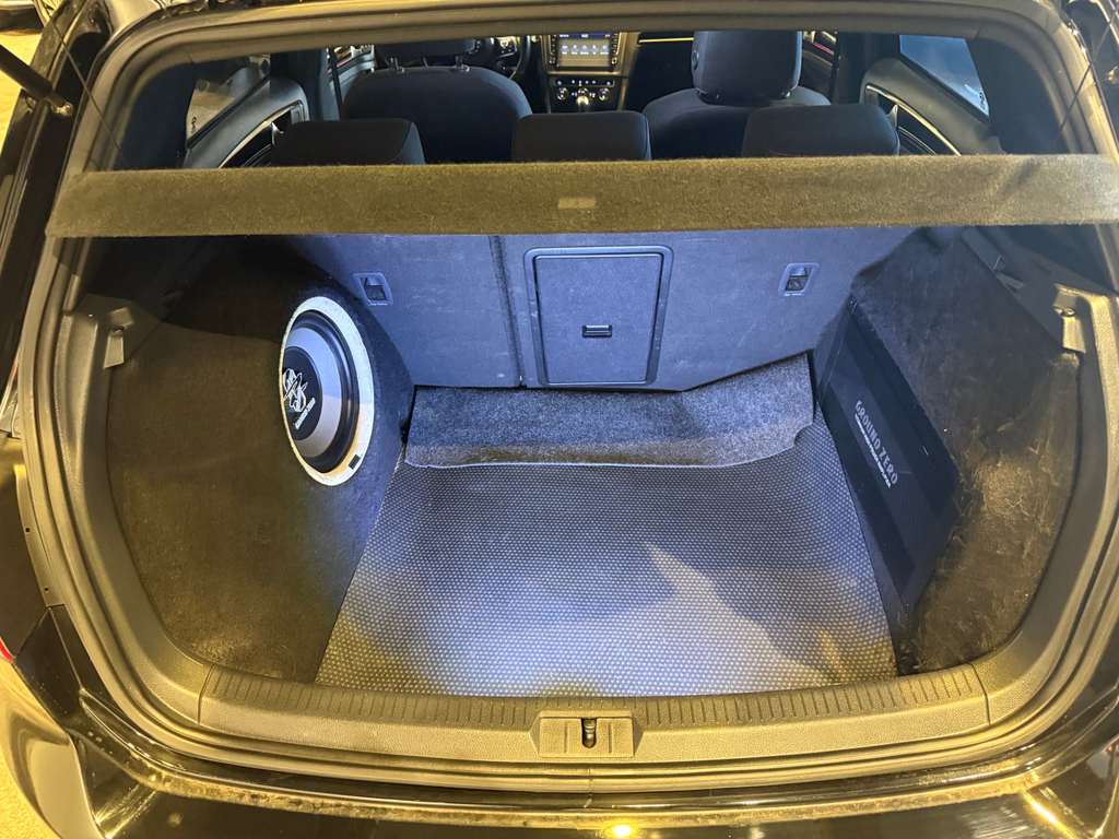 Volkswagen Golf Preto