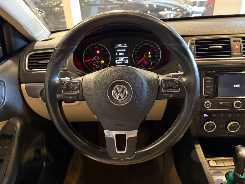 Volkswagen Jetta Preto