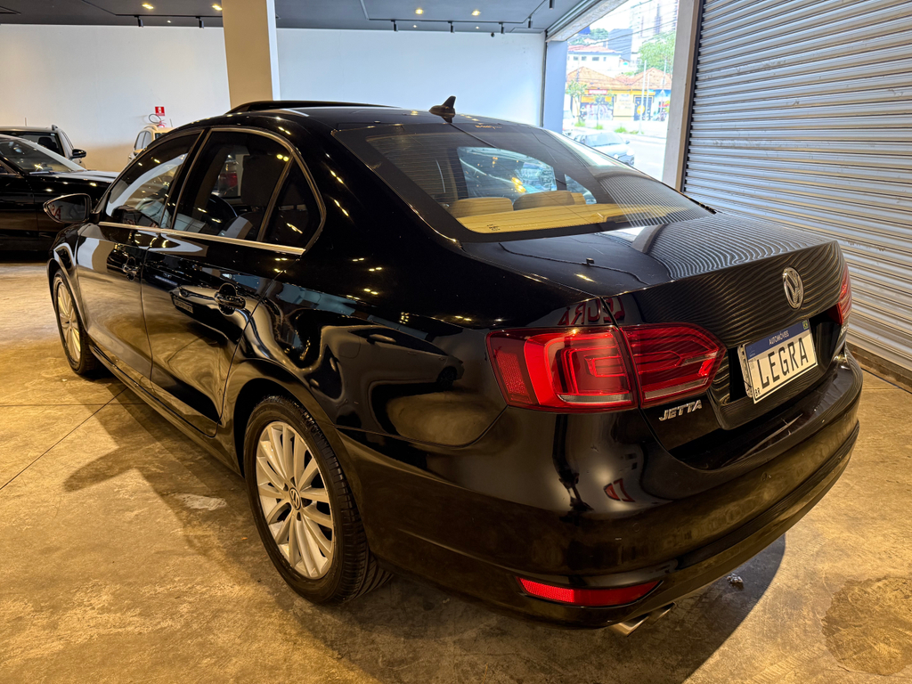 Volkswagen Jetta Preto