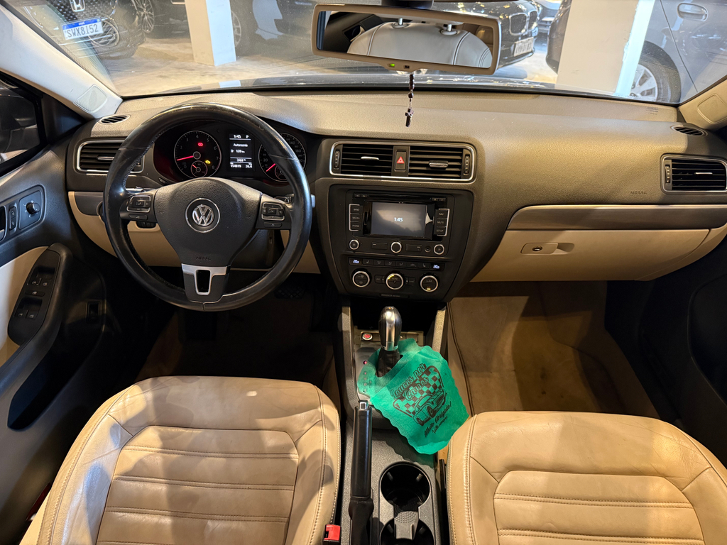 Volkswagen Jetta Preto