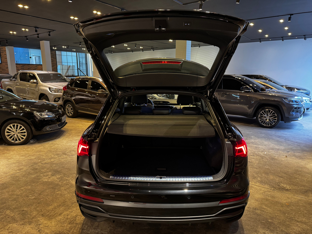 Audi Q3 Preto