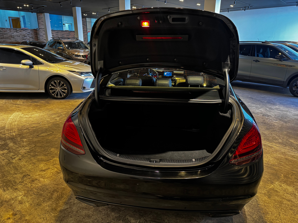 Mercedes Benz C-180 Preto