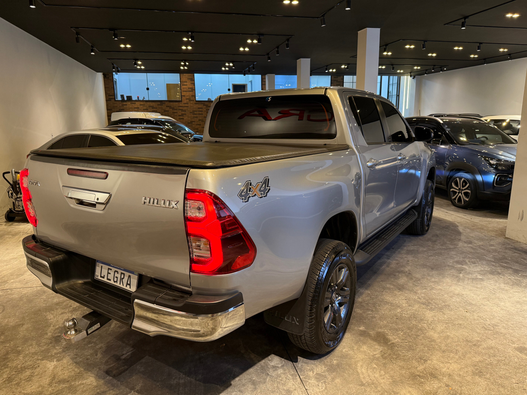 Toyota Hilux Cabine Dupla Prata