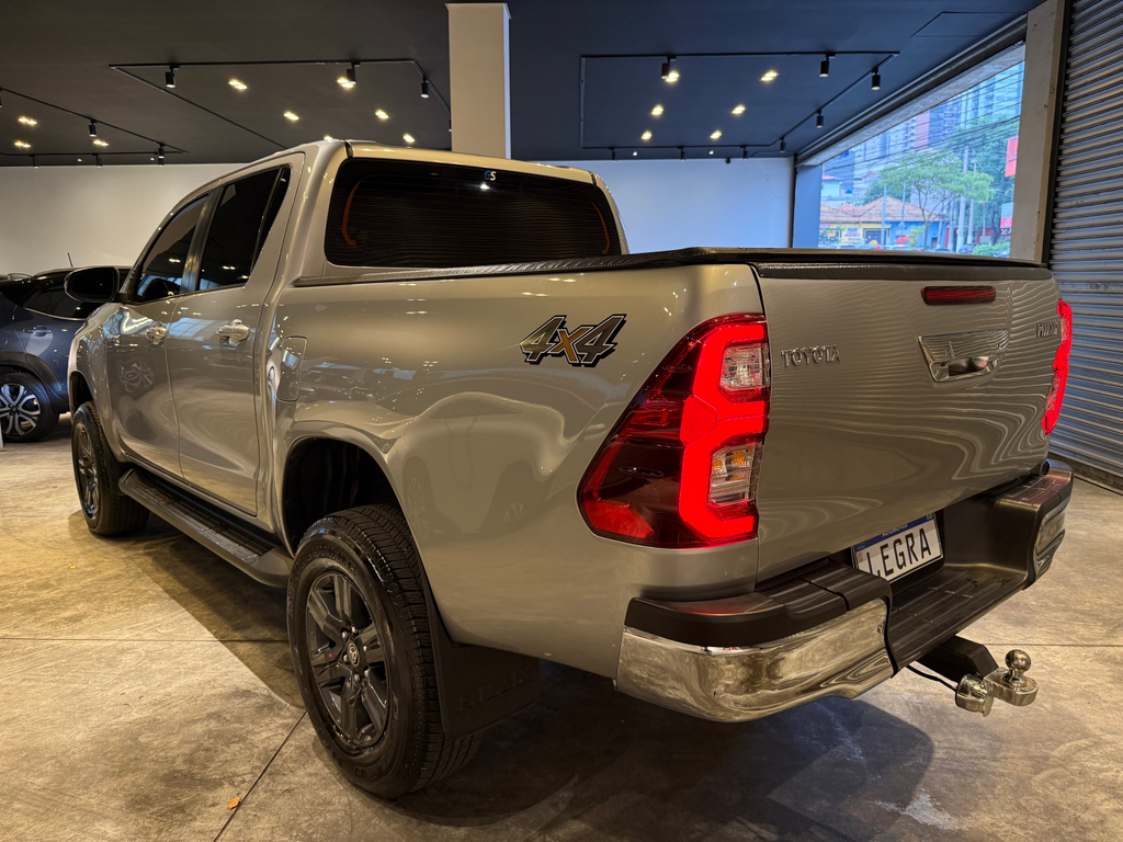 Toyota Hilux Cabine Dupla Prata
