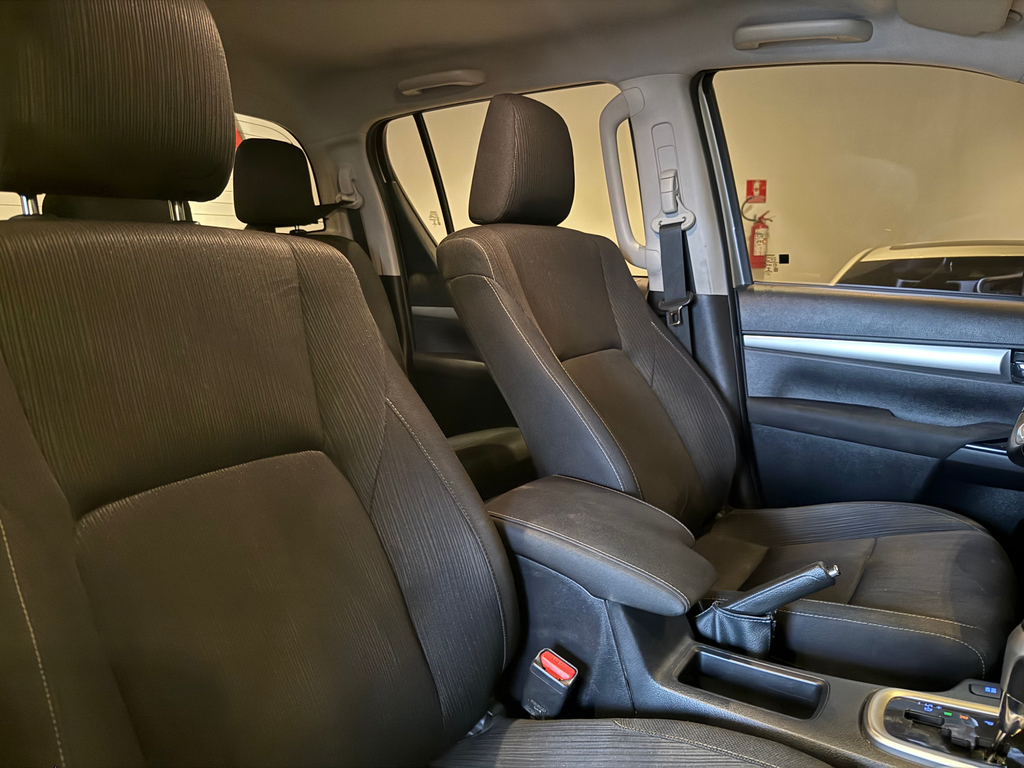 Toyota Hilux Cabine Dupla Prata