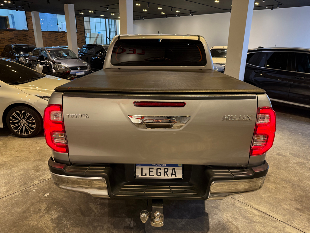 Toyota Hilux Cabine Dupla Prata
