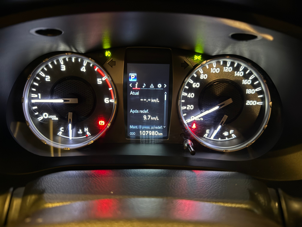 Toyota Hilux Cabine Dupla Prata