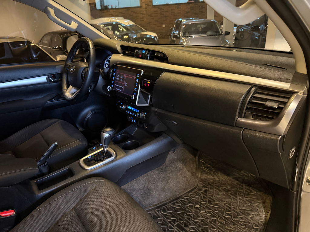 Toyota Hilux Cabine Dupla Prata