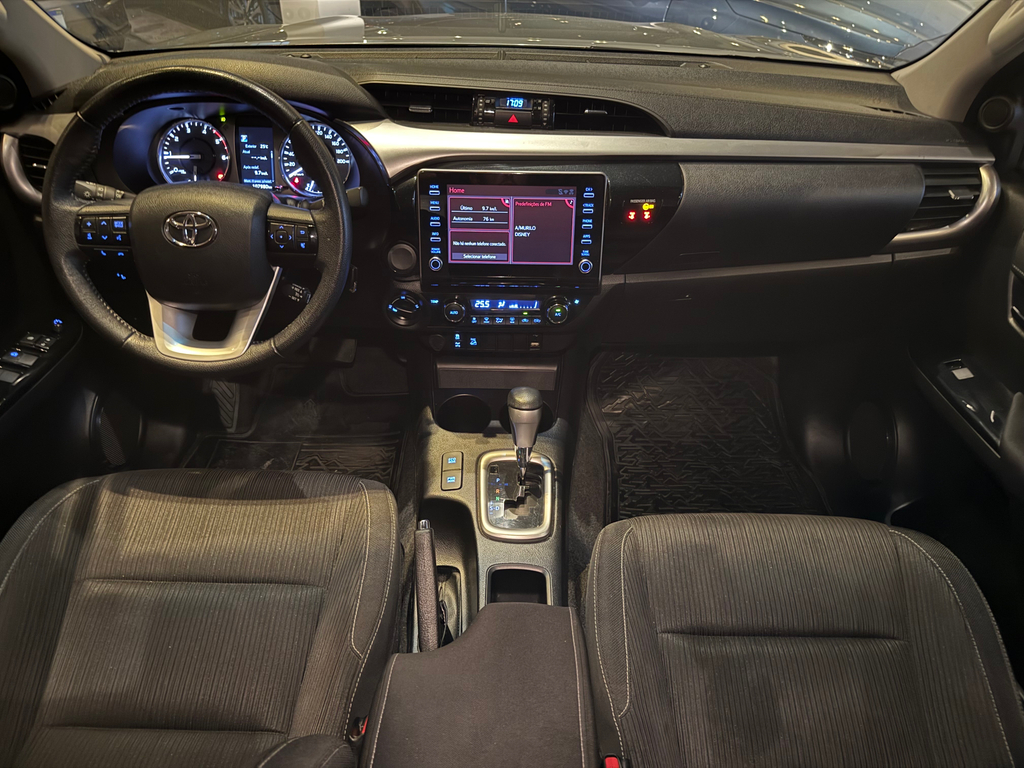 Toyota Hilux Cabine Dupla Prata