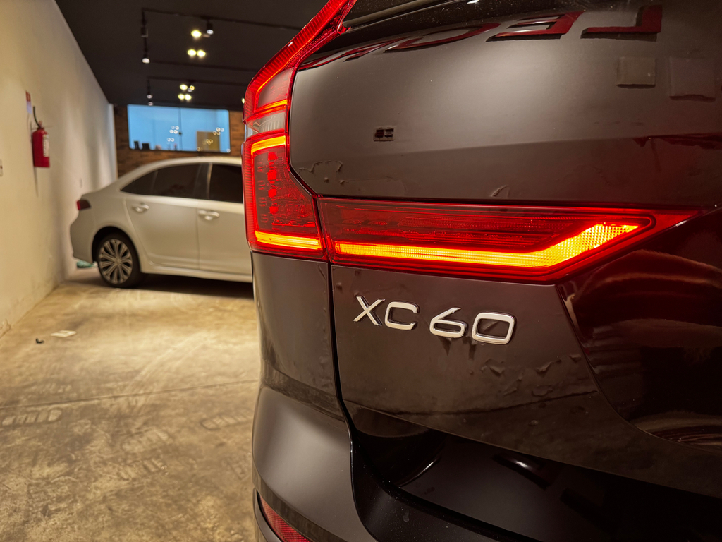 Volvo XC60 Preto
