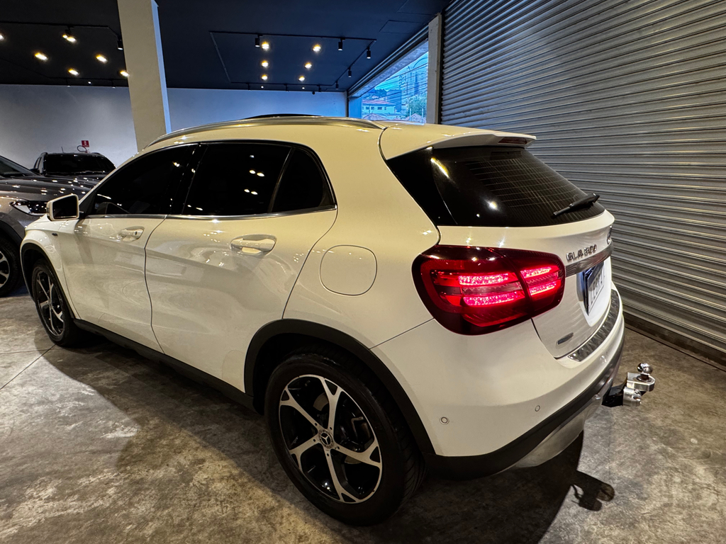 Mercedes Benz GLA-200 Branco