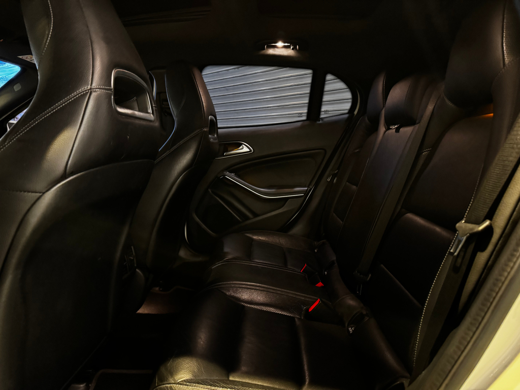Mercedes Benz GLA-200 Branco
