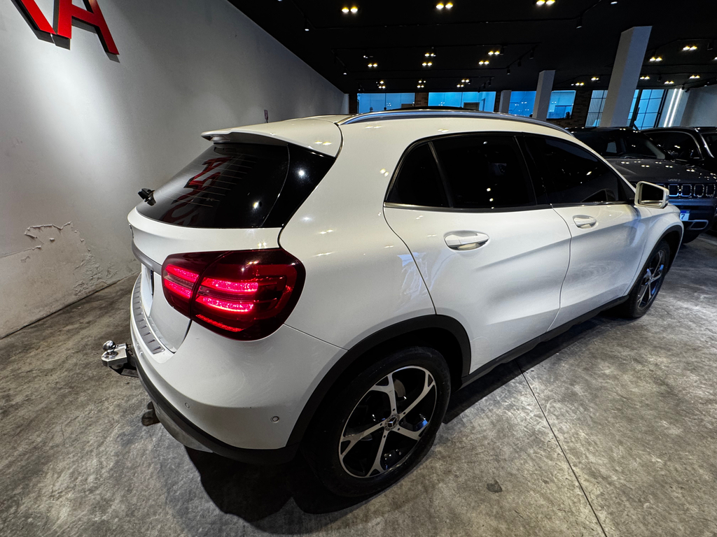 Mercedes Benz GLA-200 Branco