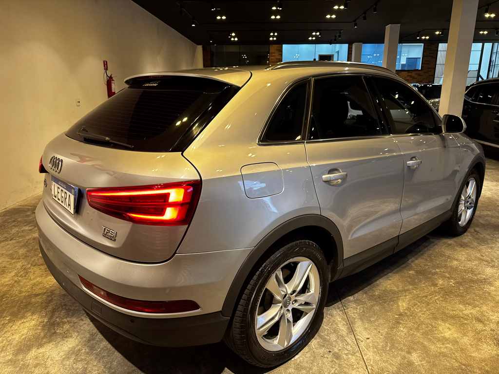 Audi Q3 Prata