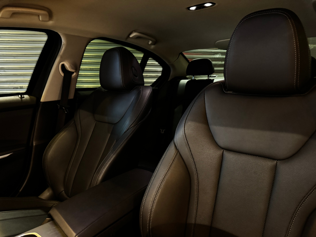 BMW 320i Branco