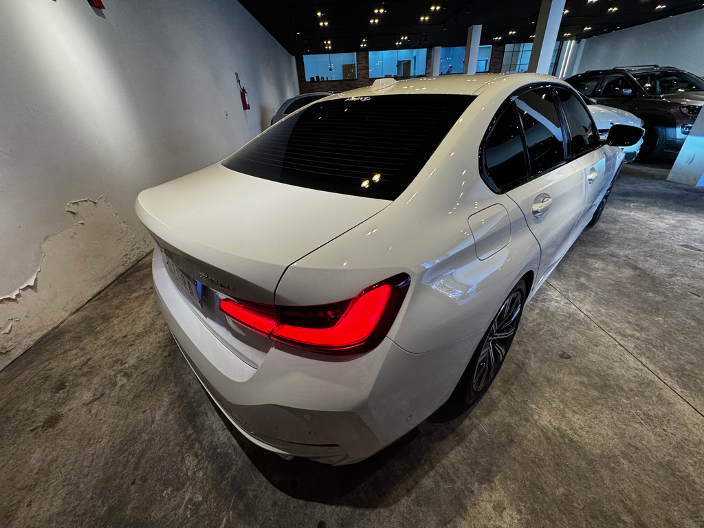 BMW 320i Branco