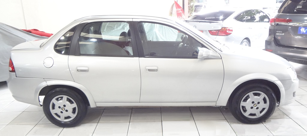 Chevrolet Classic Prata