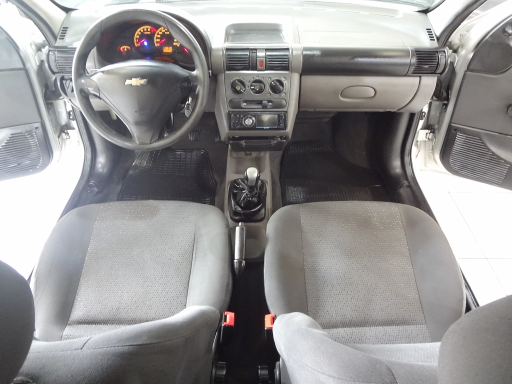 Chevrolet Classic Prata