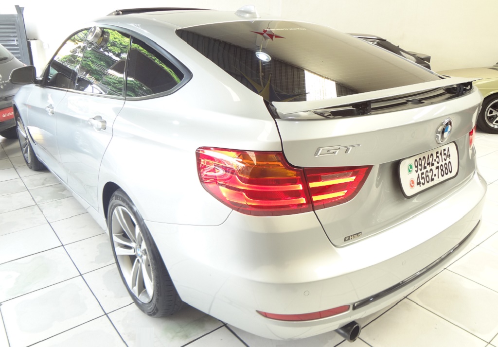 BMW 320i Prata