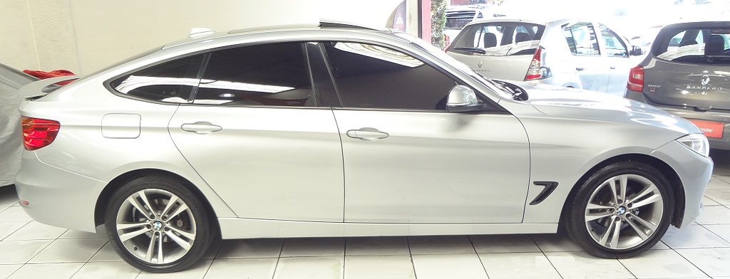 BMW 320i Prata