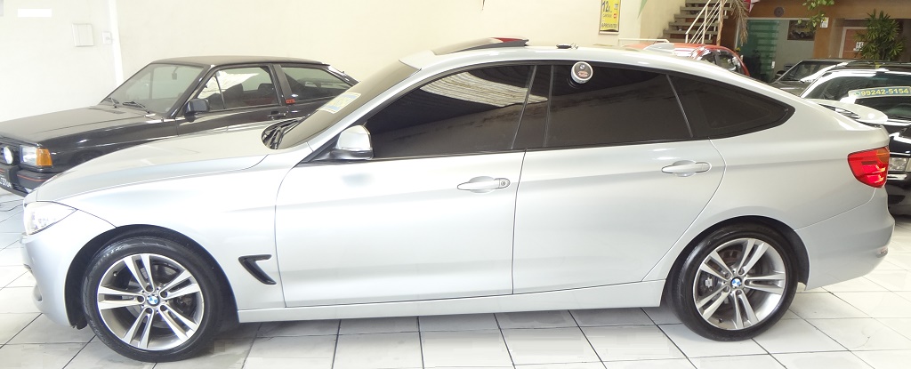 BMW 320i Prata