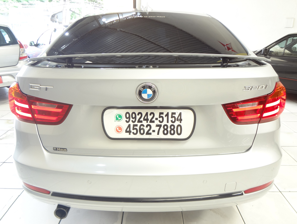 BMW 320i Prata