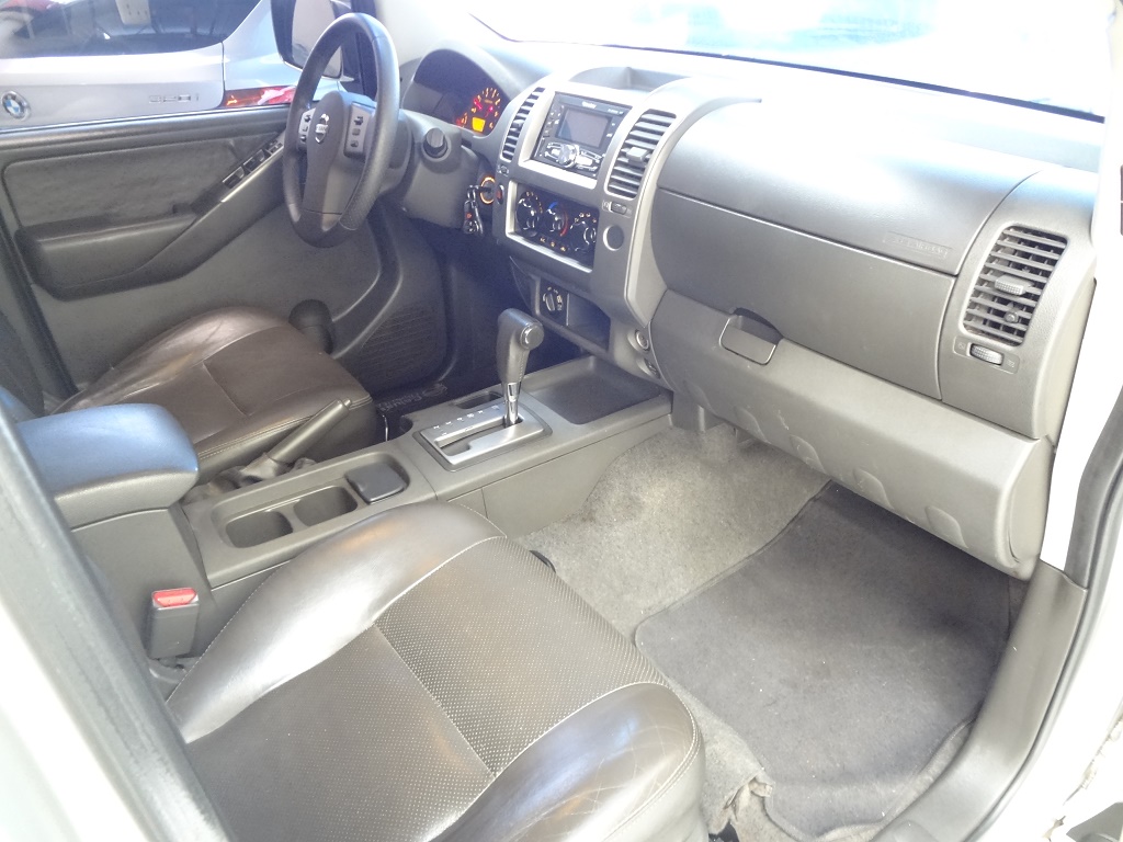 Nissan Frontier Prata
