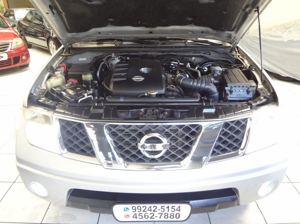 Nissan Frontier Prata