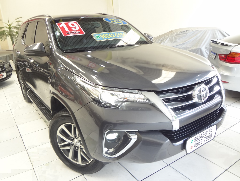 Toyota Hilux SW4 Cinza