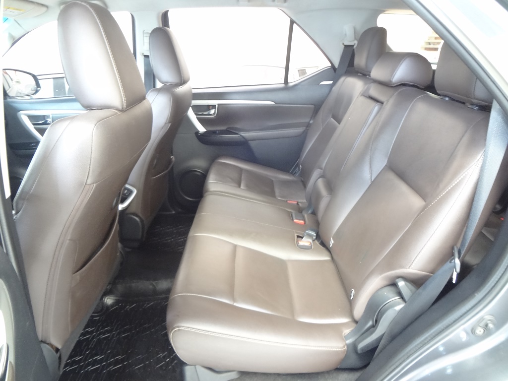 Toyota Hilux SW4 Cinza