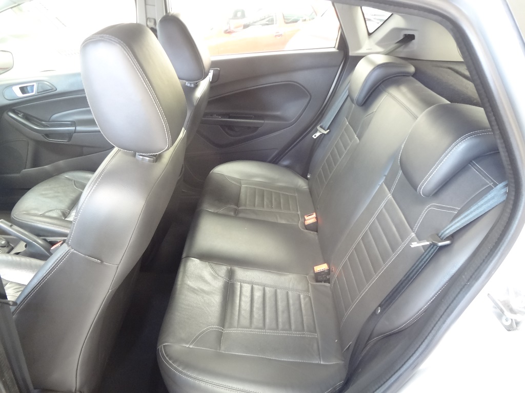 Ford Fiesta Prata