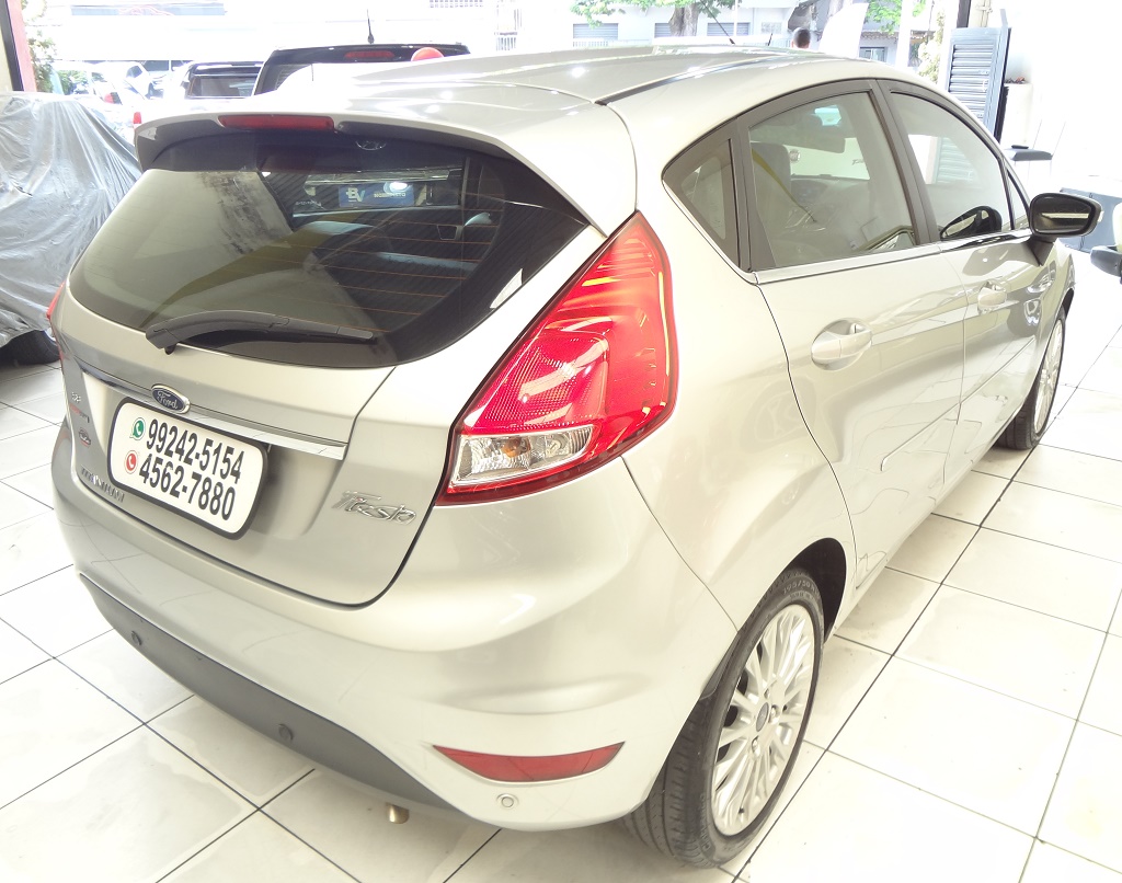 Ford Fiesta Prata