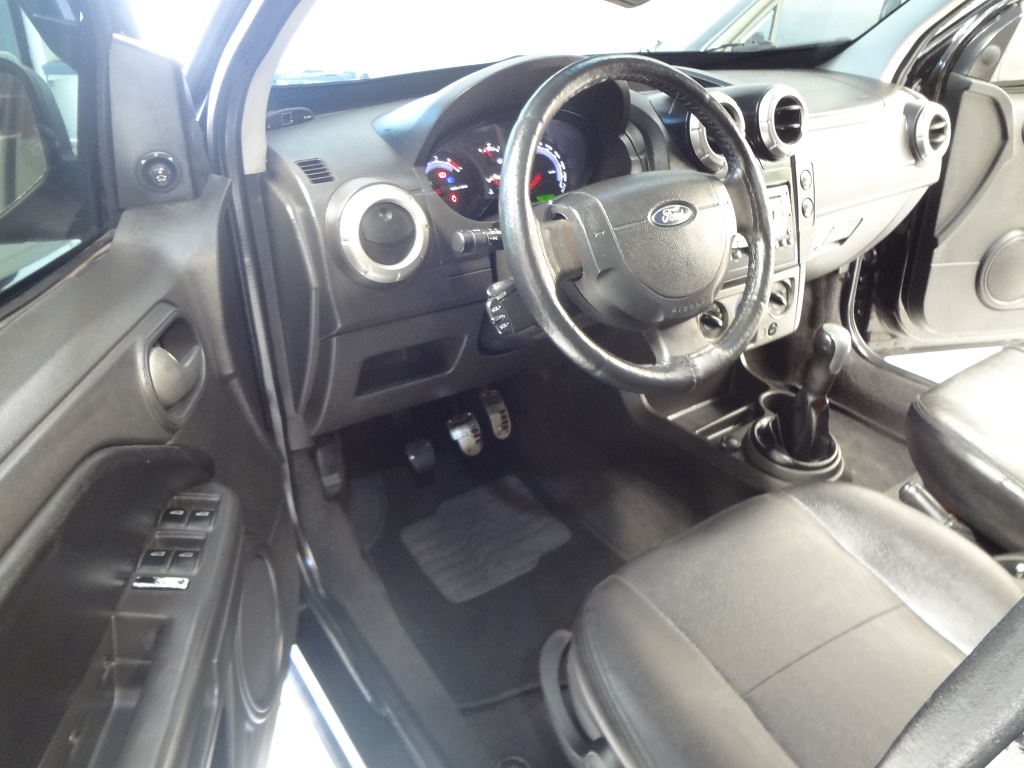 Ford EcoSport Preto