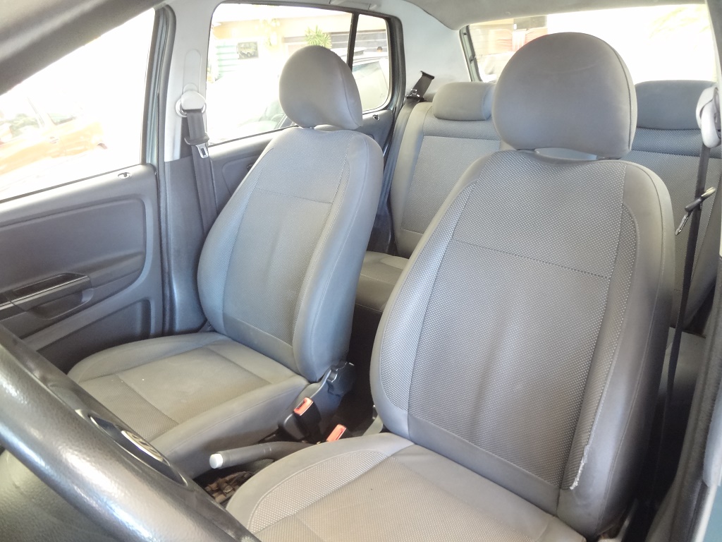 Volkswagen Fox Cinza