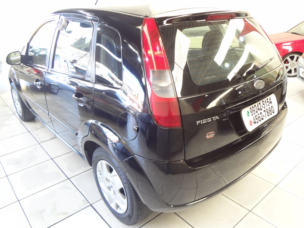 Ford Fiesta Hatch Preto
